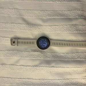 garmin White/Grey Fitness Smartwatch with Round Display